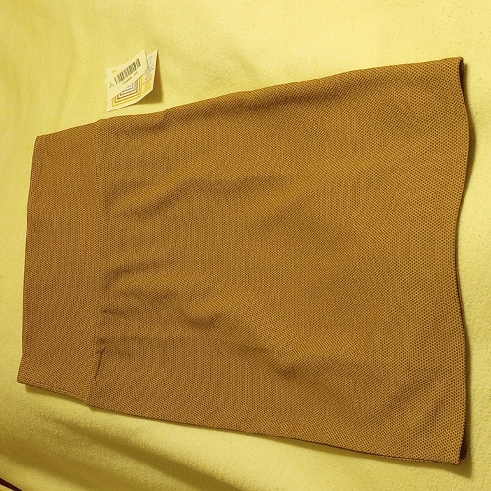LulaRoe Cassie XS Mustard Imprint Pencil Skirt. NWT